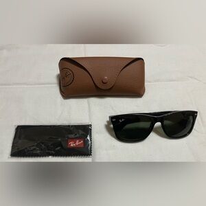 Ray-Ban 2132 NEW WAYFARER 901 58-18 Classic Black Sunglasses with Leather Case.
